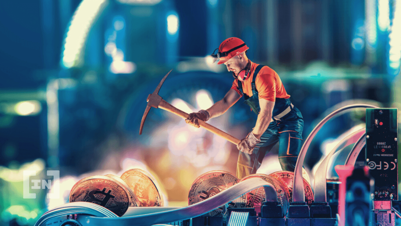 Ministro ruso quiere eliminar las regulaciones para la minería de criptomonedas