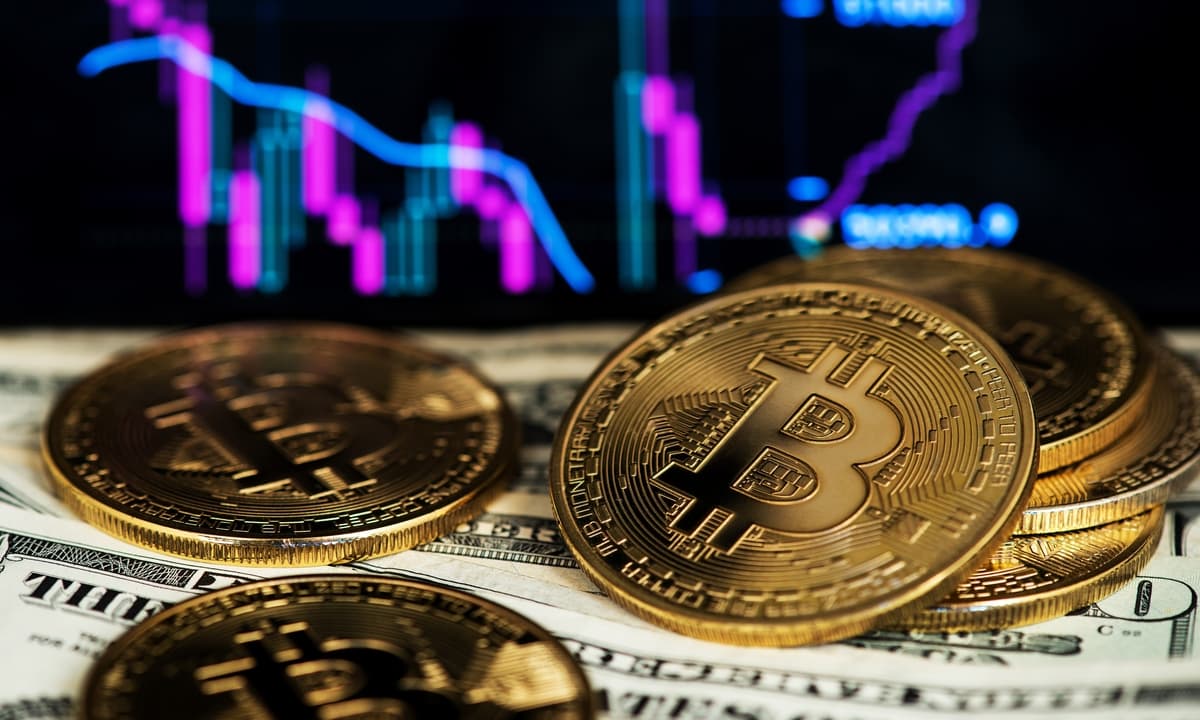 Bitcoin experimenta fluctuaciones, las altcoins de IA atraen a los inversores, mientras que Terra Classic cae un 5%