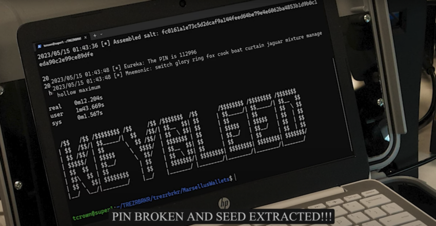 Captura de pantalla del vídeo del momento donde extraen el PIN del dispositivo de Trezor.