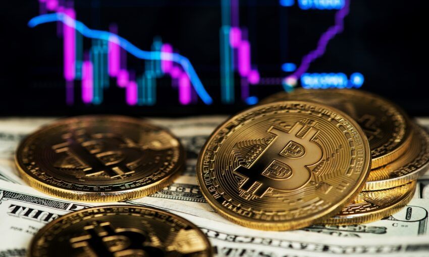 Bitcoin y Cardano se benefician de un aumento del 20% en su volumen diario, mientras la preventa de QUBE alcanza los $9 millones